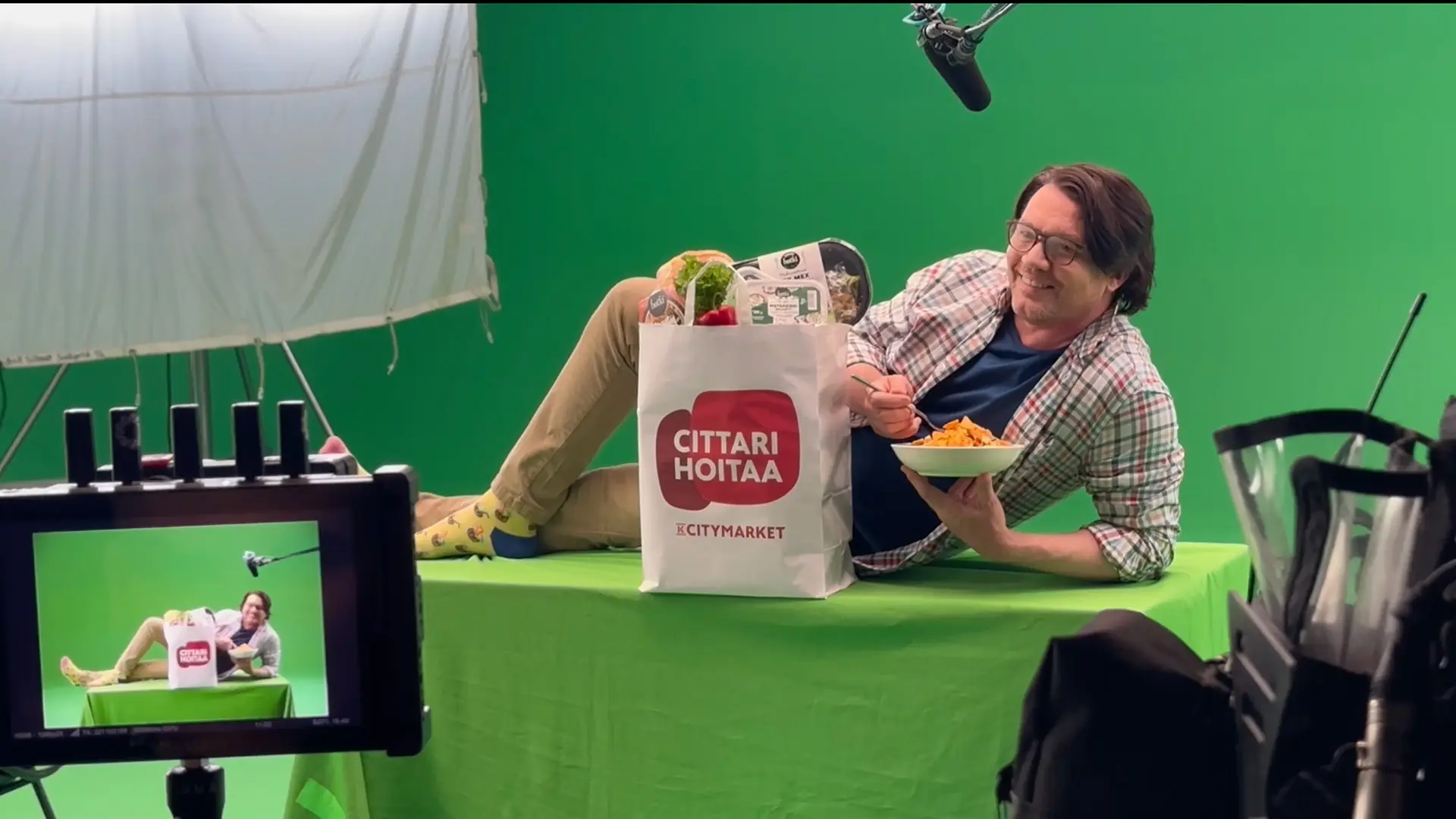 kcm_1920x1080_3 Behind the scenes of a K-Citymarket commercial shoot, man laying sideways